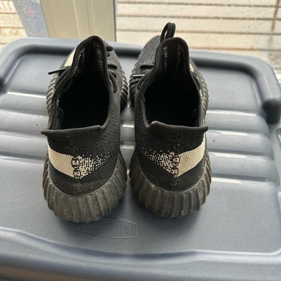 Yeezy 350 Oreo - Picture 2 of 4